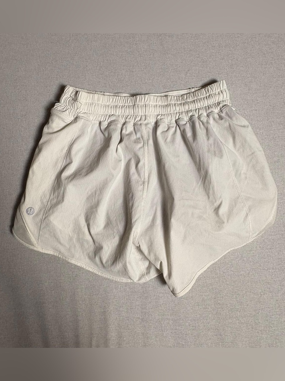Lululemon Hotty Hot Shorts size 4 Low rise 4” inseam White